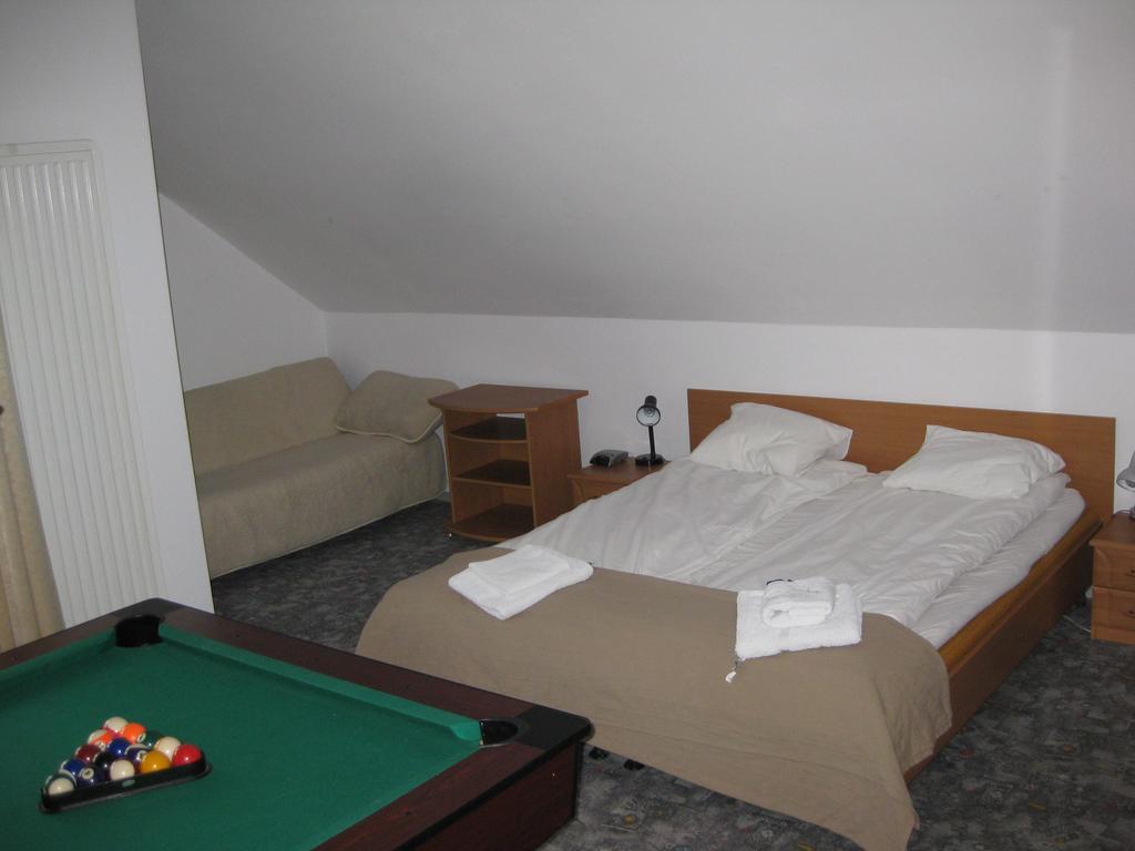 Pokoje Goscinne Pod Palmami Busko-Zdrój Exterior foto